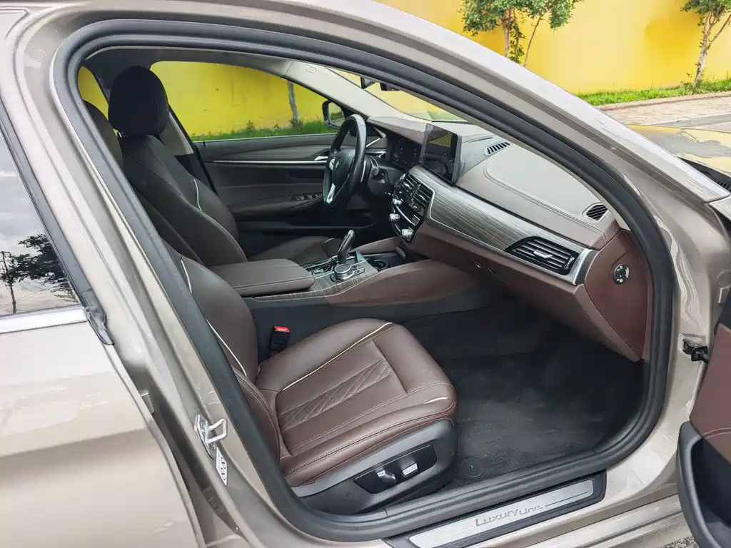 BMW 5 Series 2020 — фото 12