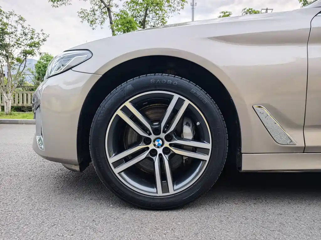 BMW 5 Series 2020 — фото 11