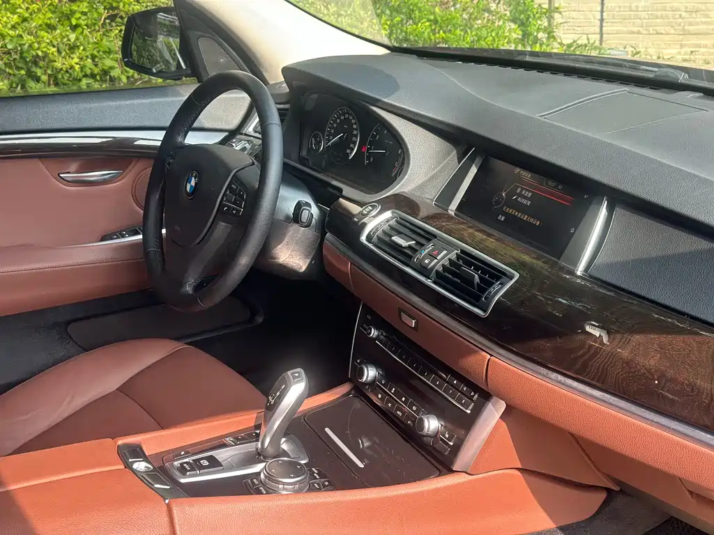 BMW 5 Series GT 2015 — фото 12