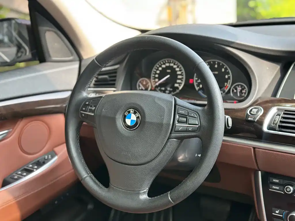 BMW 5 Series GT 2015 — фото 19