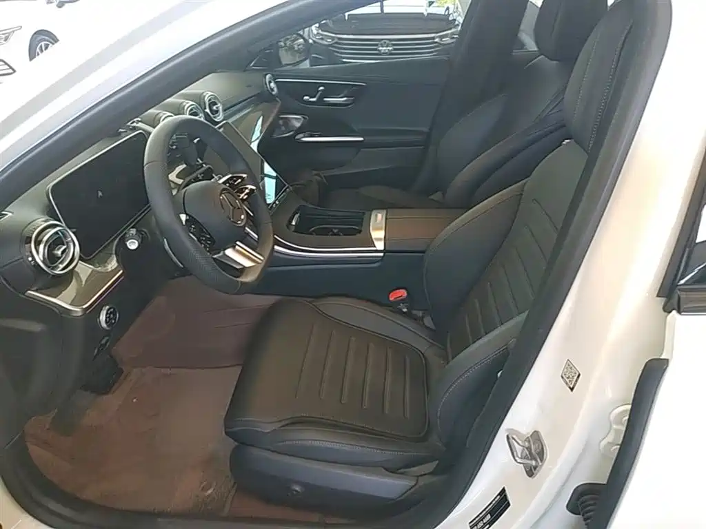 Mercedes-Benz C-Class 2025 — фото 11