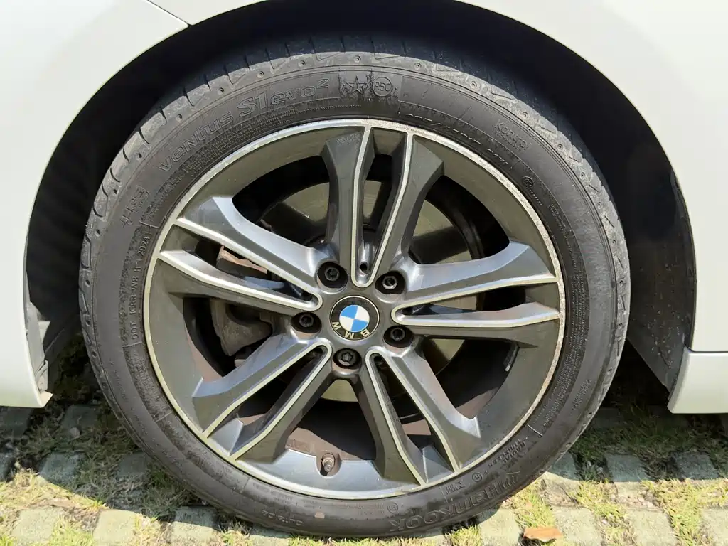 BMW 1 Series 2017 — фото 11