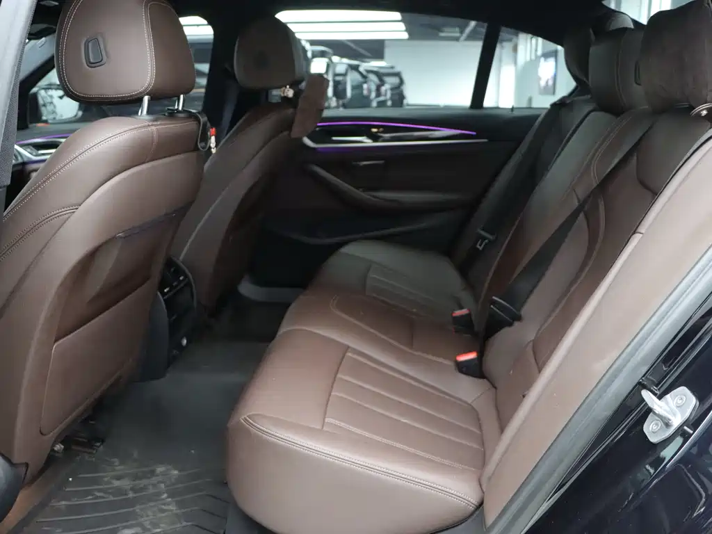 BMW 5 Series 2019 — фото 12