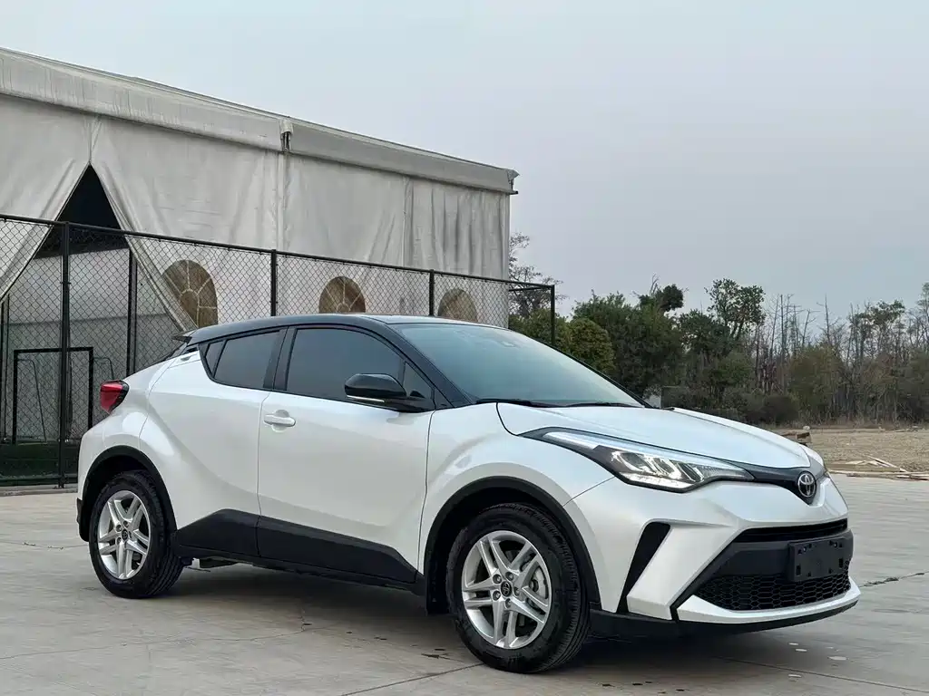 Toyota C-HR 2024 — фото 3