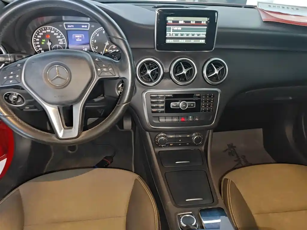 Mercedes-Benz A-Class 2015 — фото 13