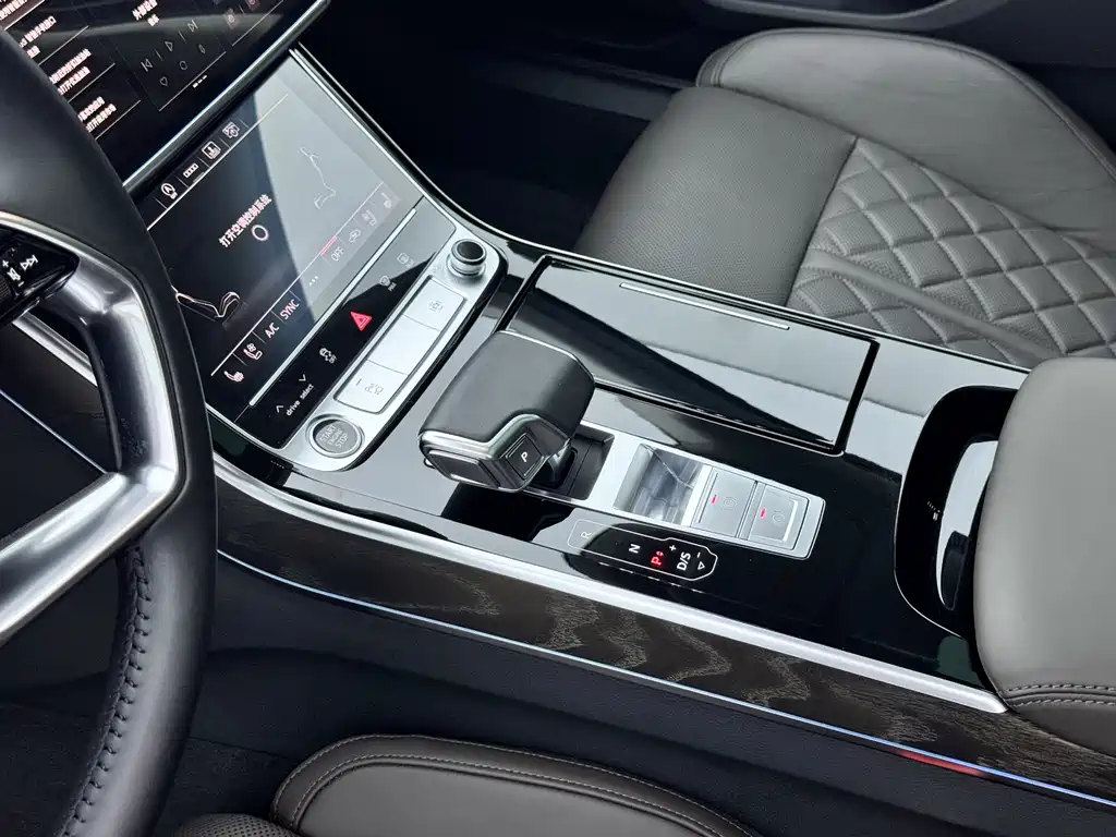 Audi A8 2021 — фото 11