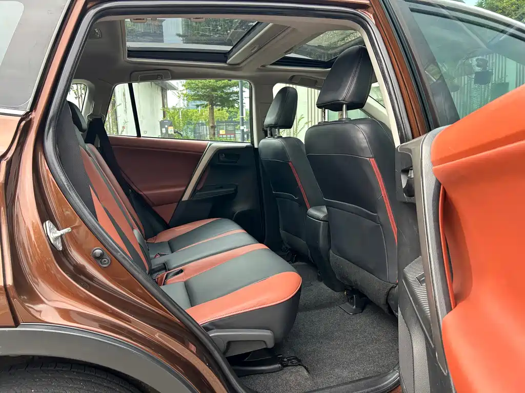 Toyota RAV4 2015 — фото 18