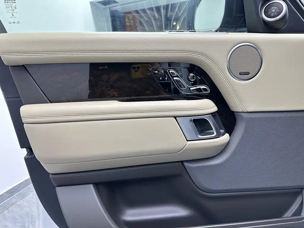 Land Rover Range Rover 2022 — фото 19