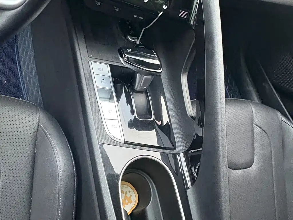 Hyundai Elantra 2023 — фото 18