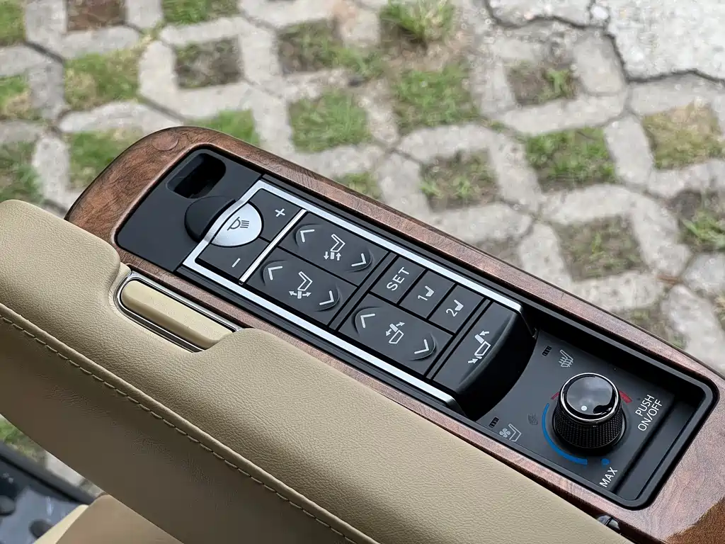 Toyota Alphard 2017 — фото 19