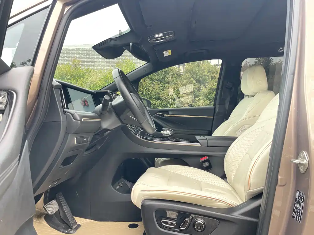 GAC Motor Trumpchi M8 2023 — фото 10