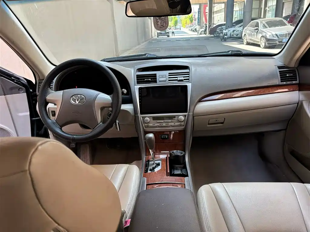 Toyota Camry 2013 — фото 10