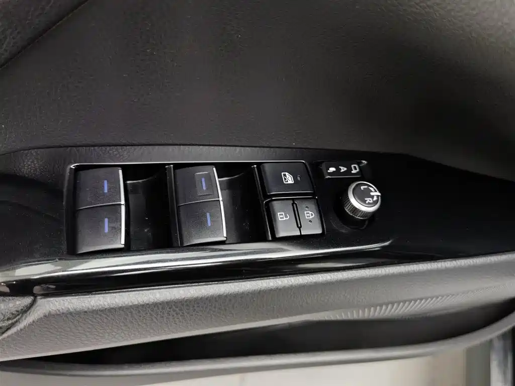 Toyota Camry 2022 — фото 9