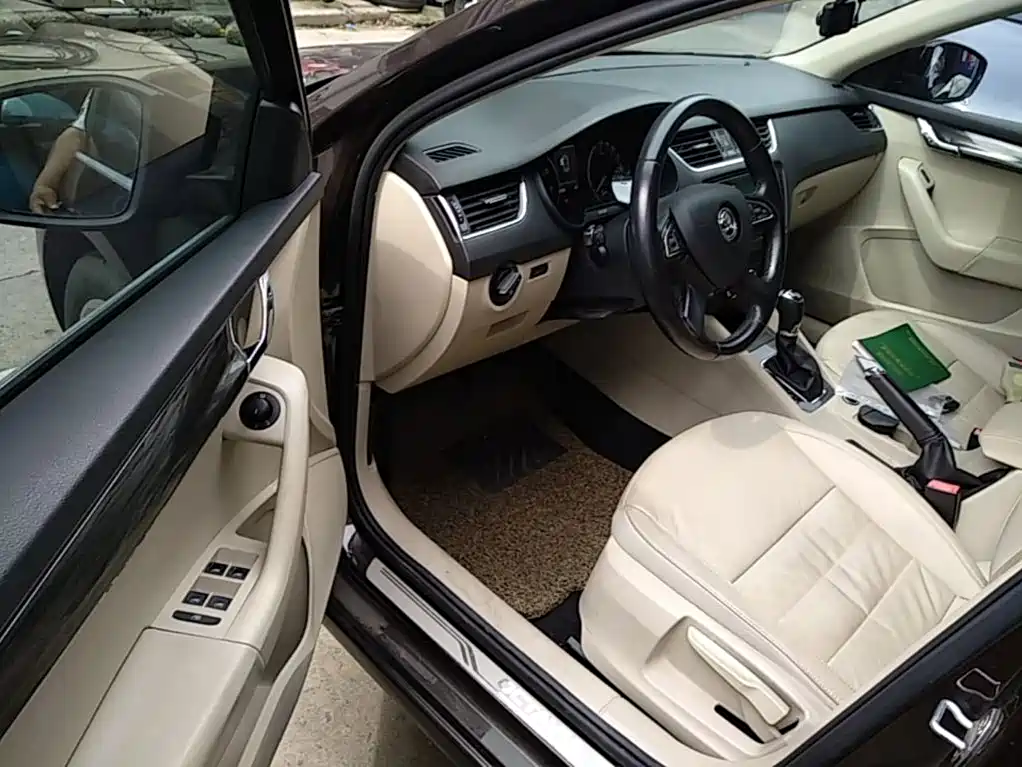 Skoda Octavia 2014 — фото 16