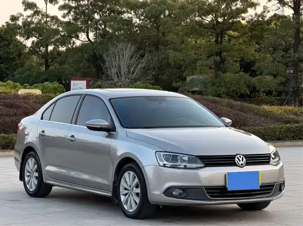 Volkswagen Sagitar 2014