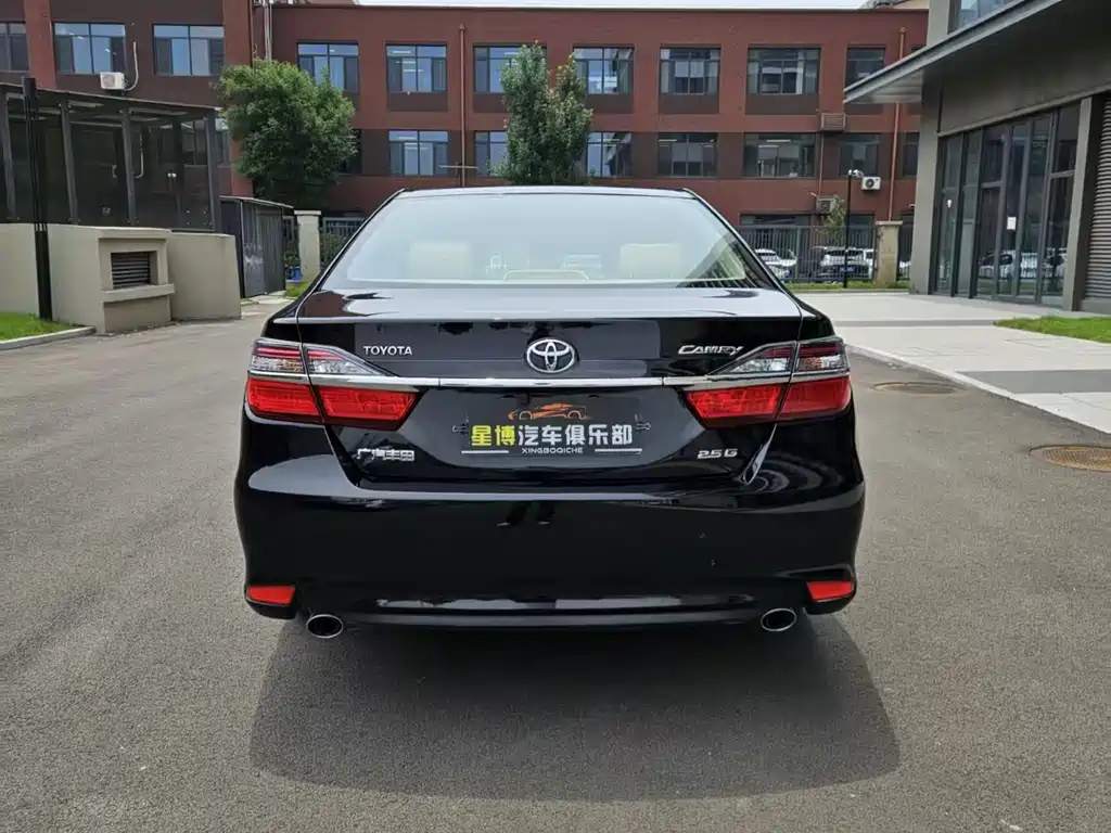 Toyota Camry 2015 — фото 5