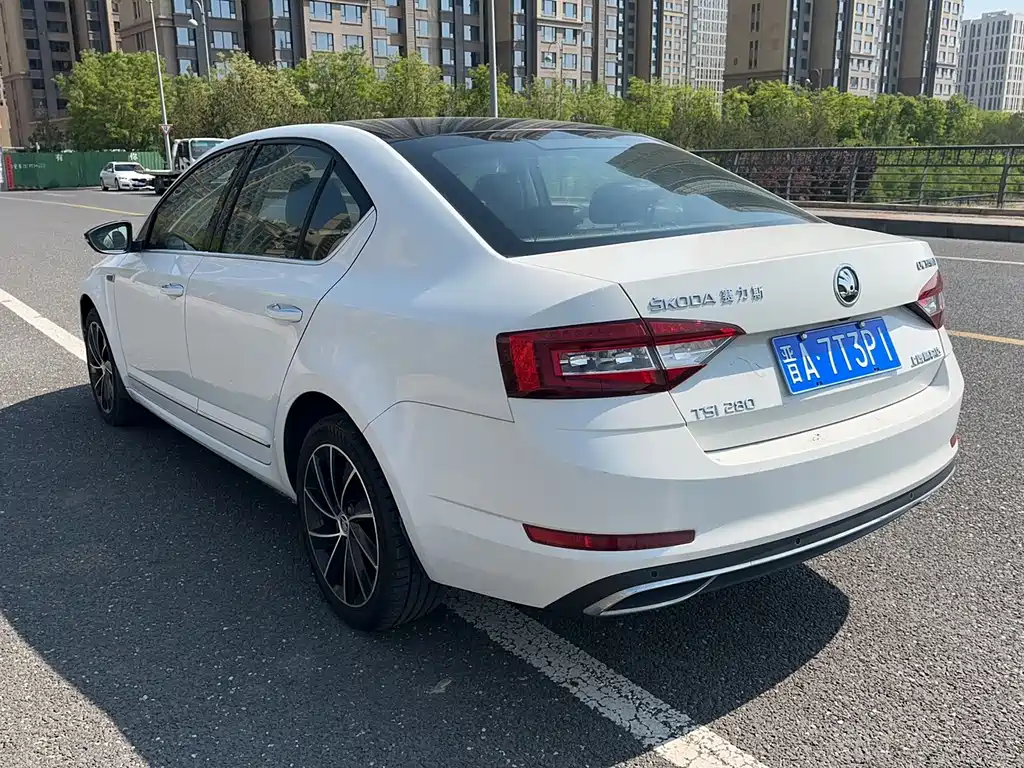 Skoda Octavia 2018 — фото 8