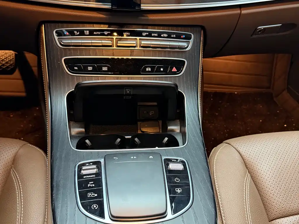 Mercedes-Benz E-Class 2023 — фото 10