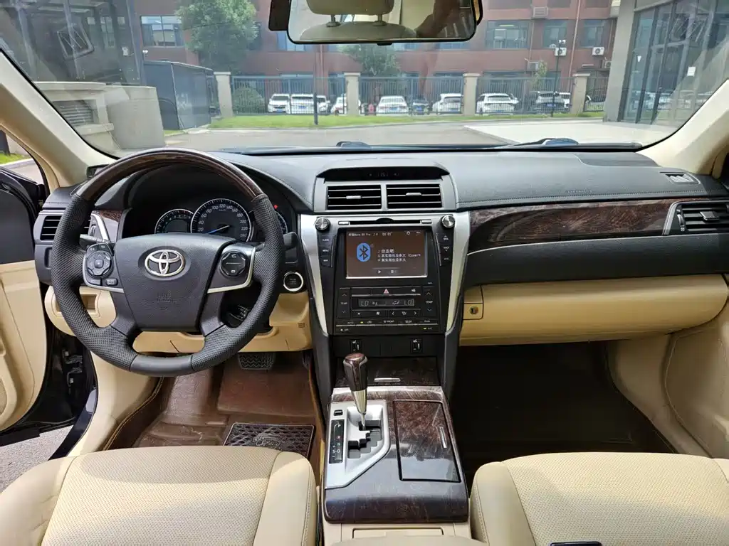 Toyota Camry 2015 — фото 9