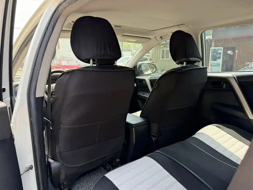 Toyota RAV4 2016 — фото 16