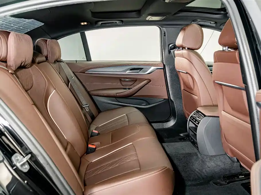 BMW 5 Series New Energy 2021 — фото 20