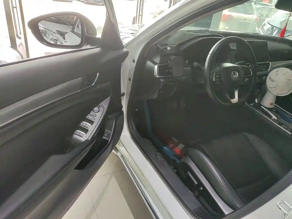 Honda Accord 2022 — фото 16
