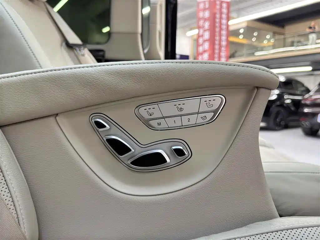 Mercedes-Benz V-Class 2018 — фото 11