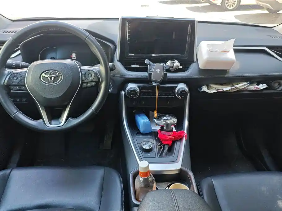 Toyota RAV4 2020 — фото 10