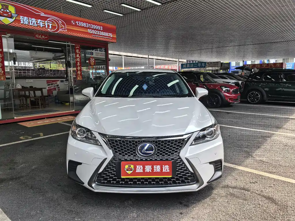 Lexus CT 2018 — фото 2