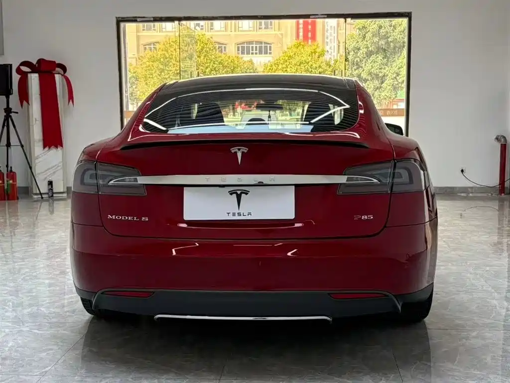 Tesla Model S 2015 — фото 8