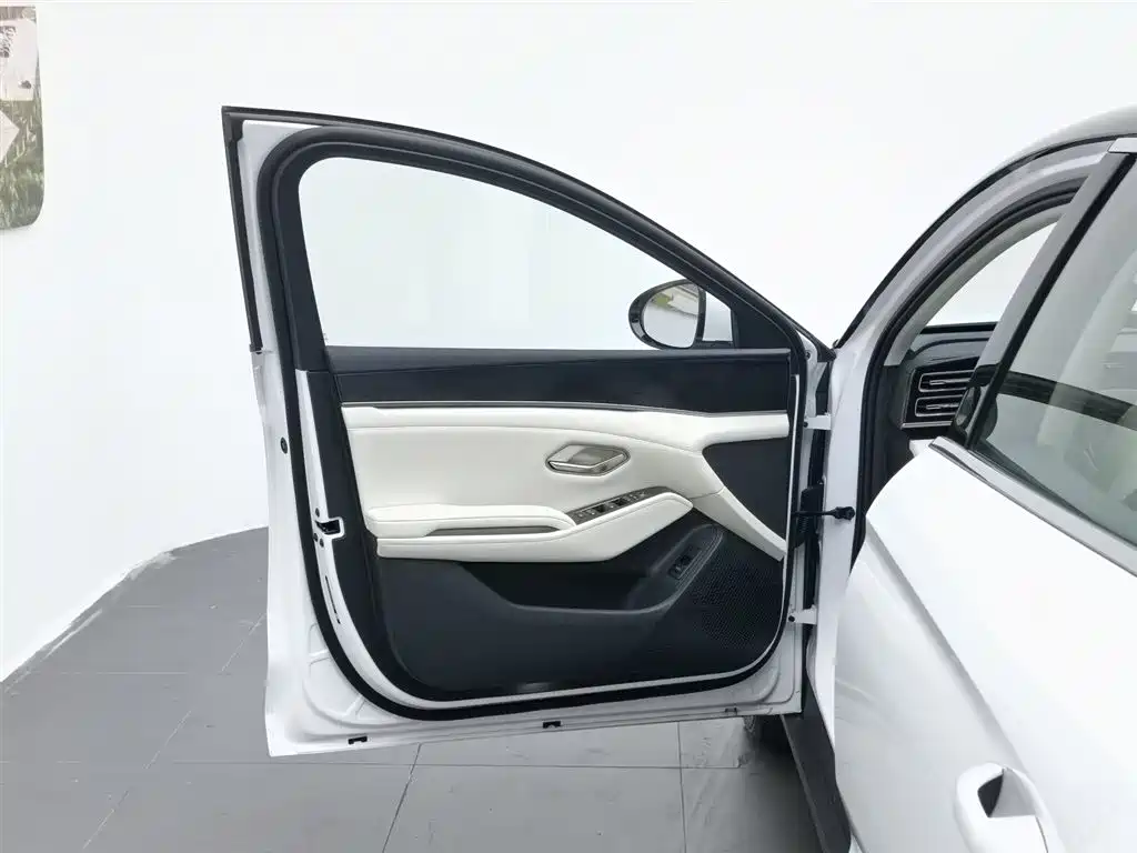 BYD Qin L 2025 — фото 8
