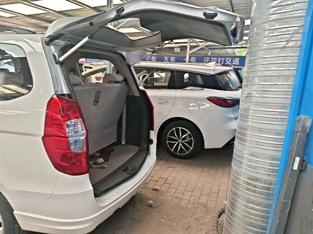 Wuling Hongguang 2016 — фото 19