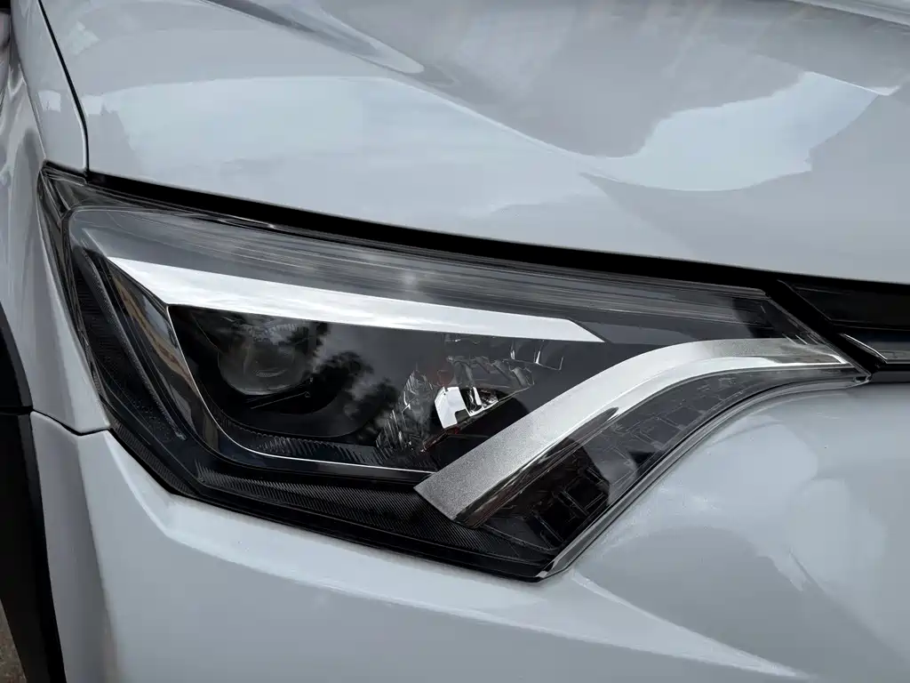 Toyota RAV4 2019 — фото 28