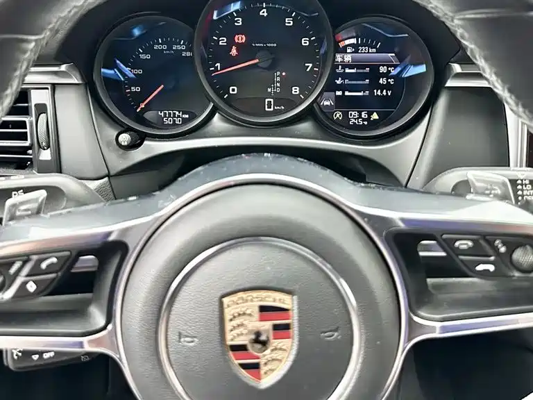 Porsche Macan 2019 — фото 11