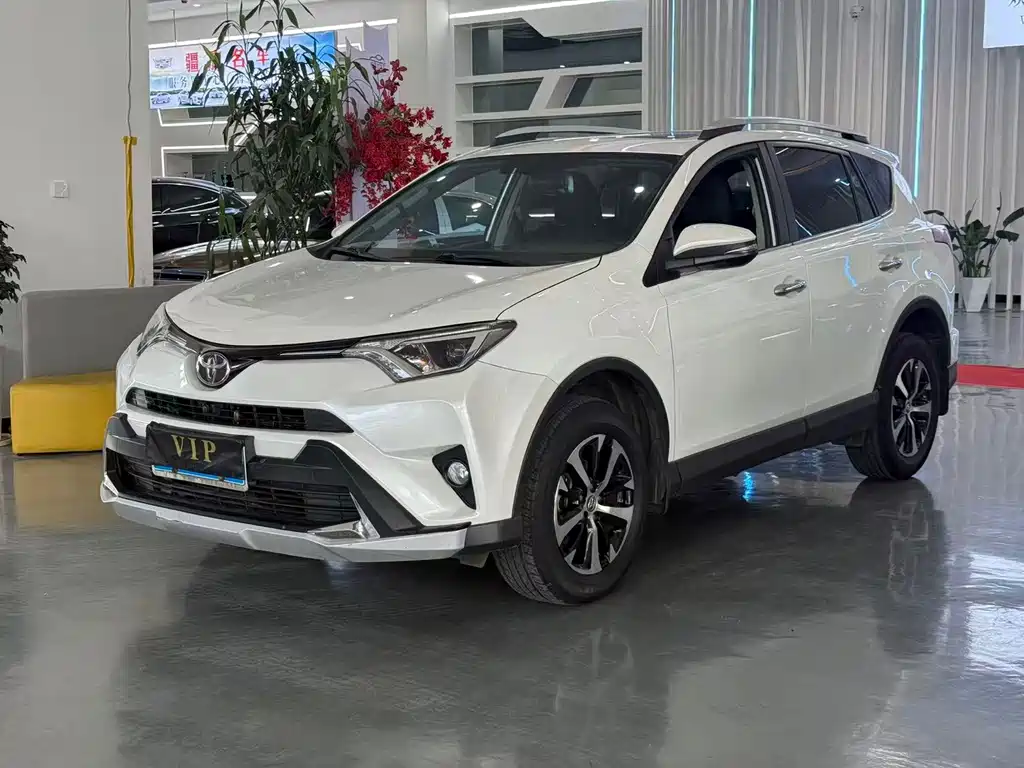 Toyota RAV4 2019 — фото 1