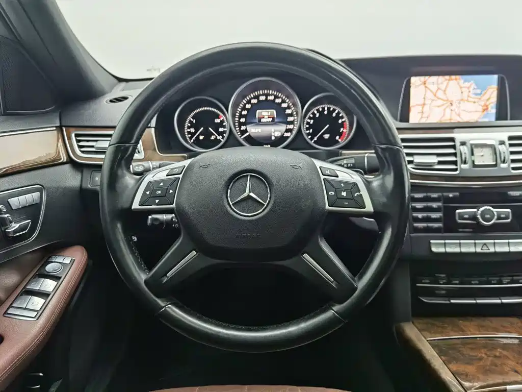 Mercedes-Benz E-Class 2015 — фото 11