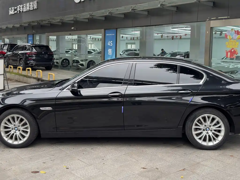 BMW 5 Series 2015 — фото 14