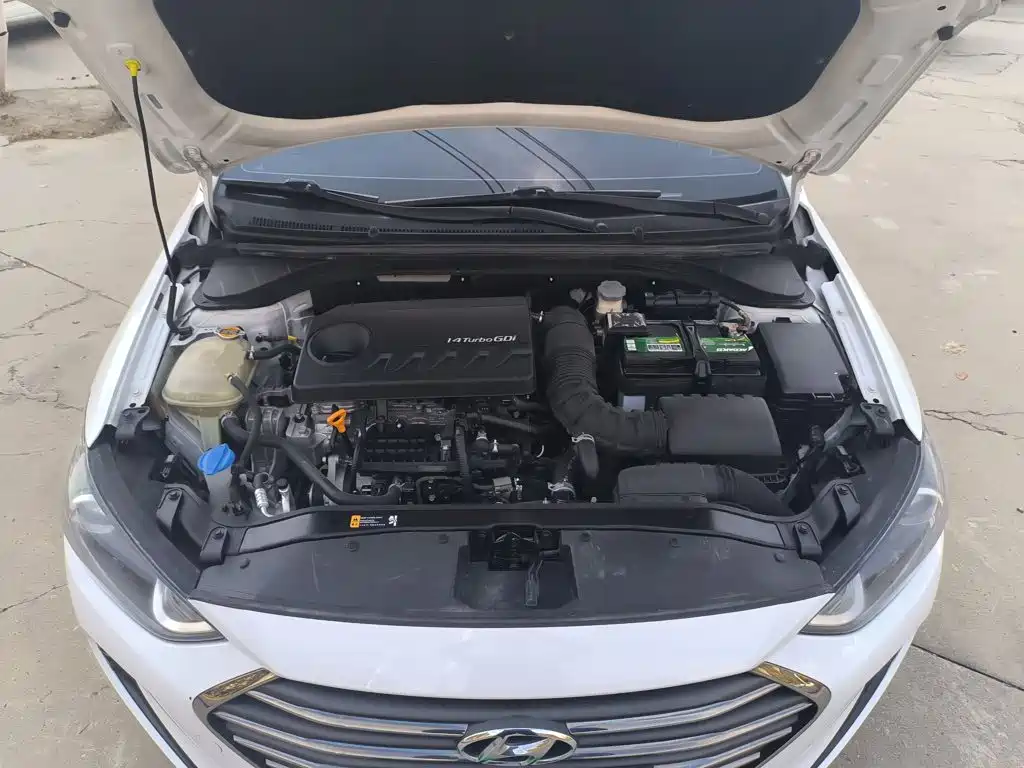 Hyundai Elantra 2019 — фото 17