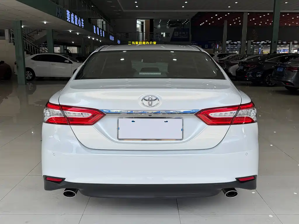 Toyota Camry 2020 — фото 13
