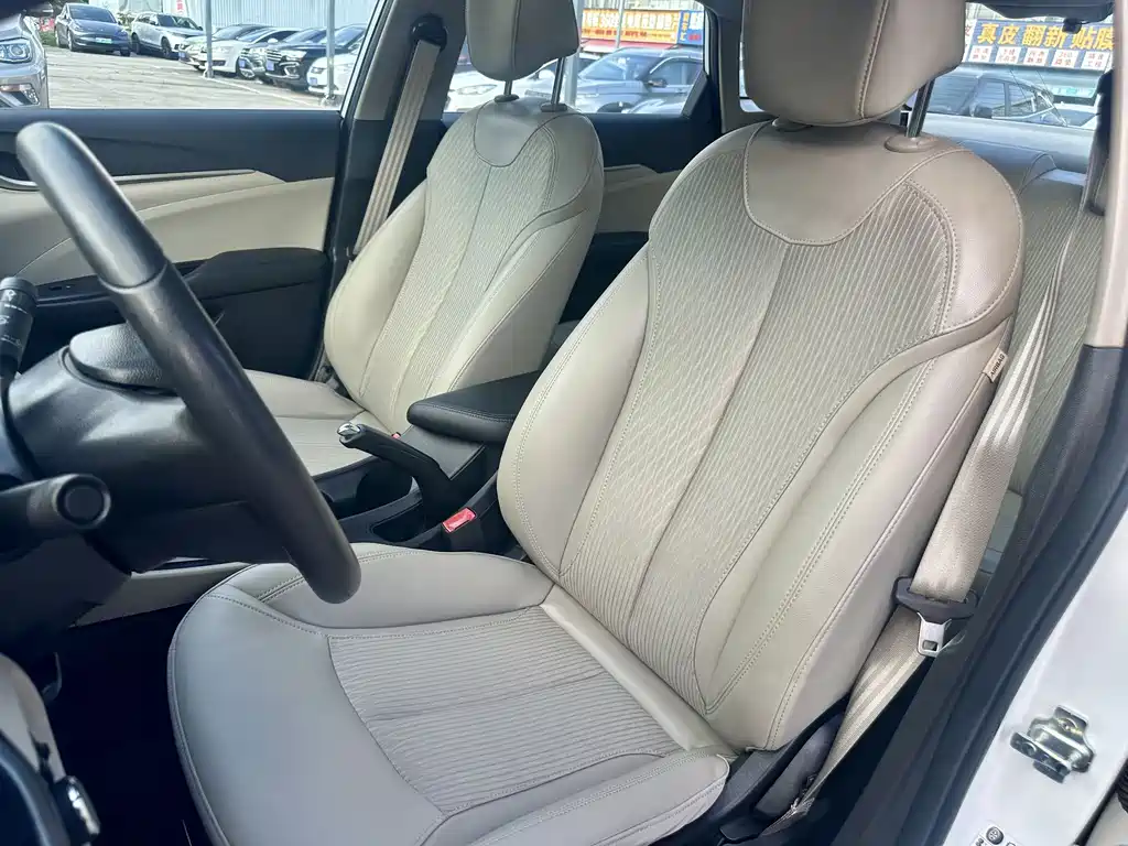 Buick Excelle 2017 — фото 11