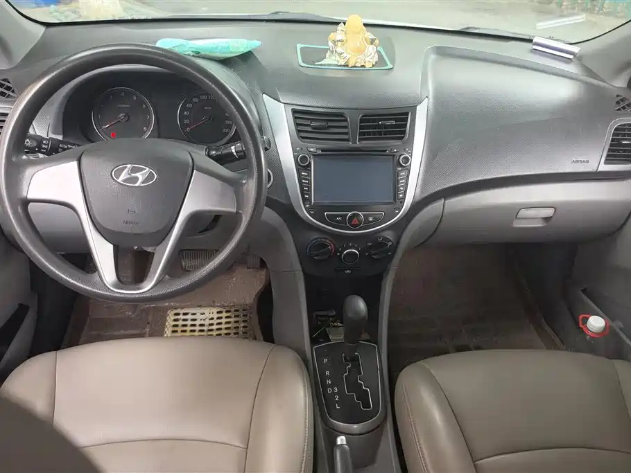 Hyundai Verna 2015 — фото 12