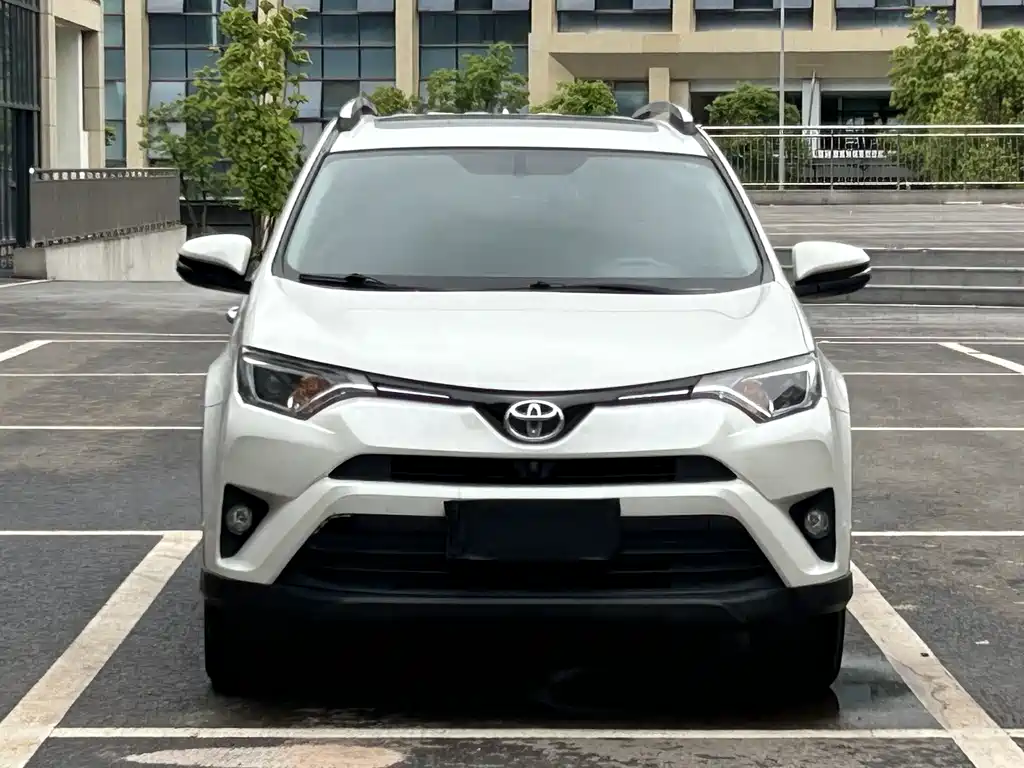 Toyota RAV4 2019 — фото 2