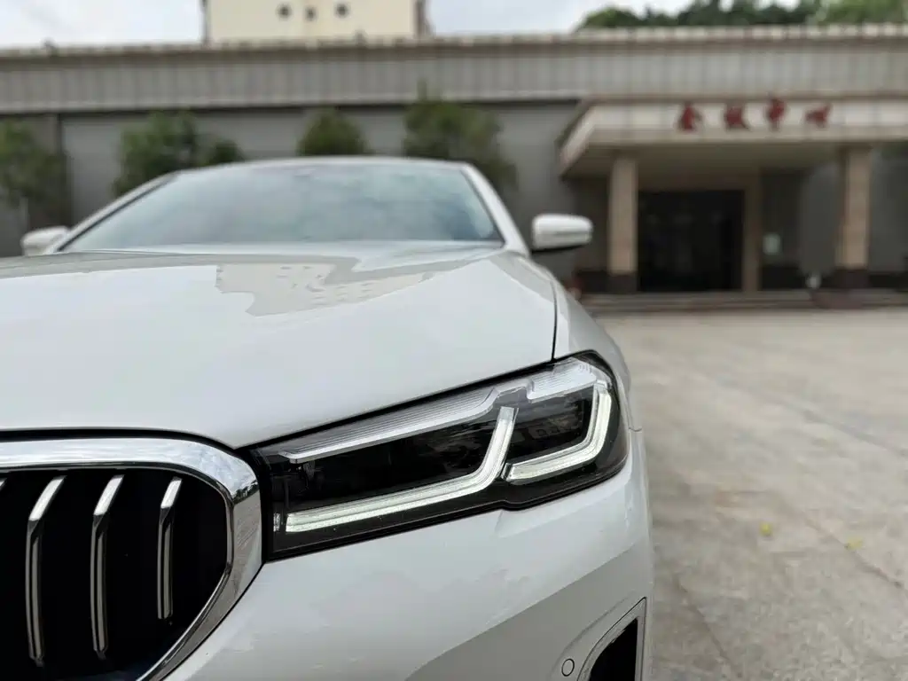 BMW 5 Series 2021 — фото 16