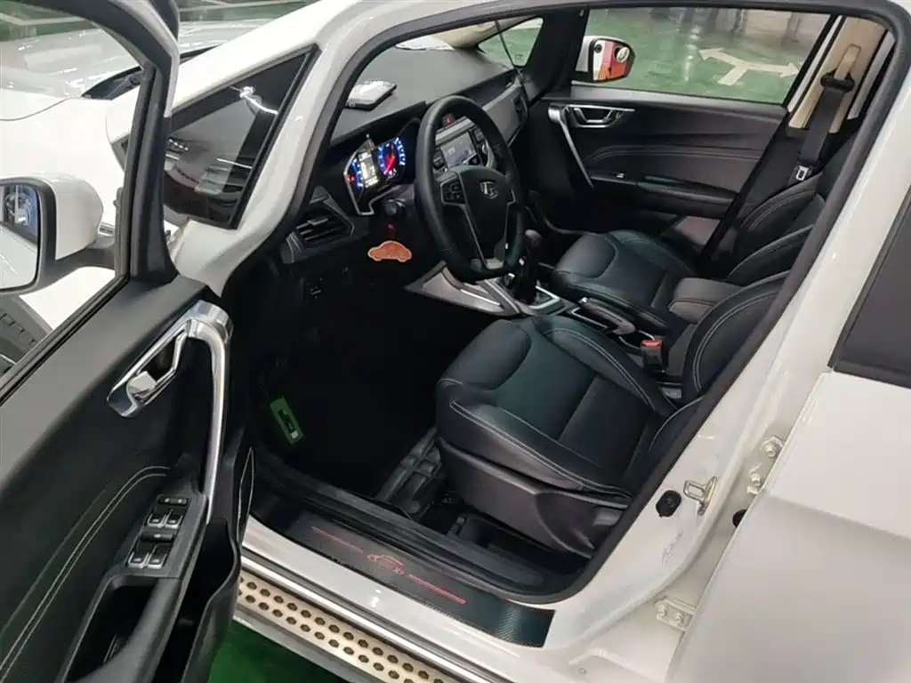 Geely Vision X3 2018 — фото 16