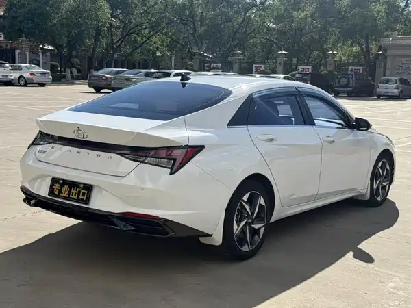 Hyundai Elantra 2022