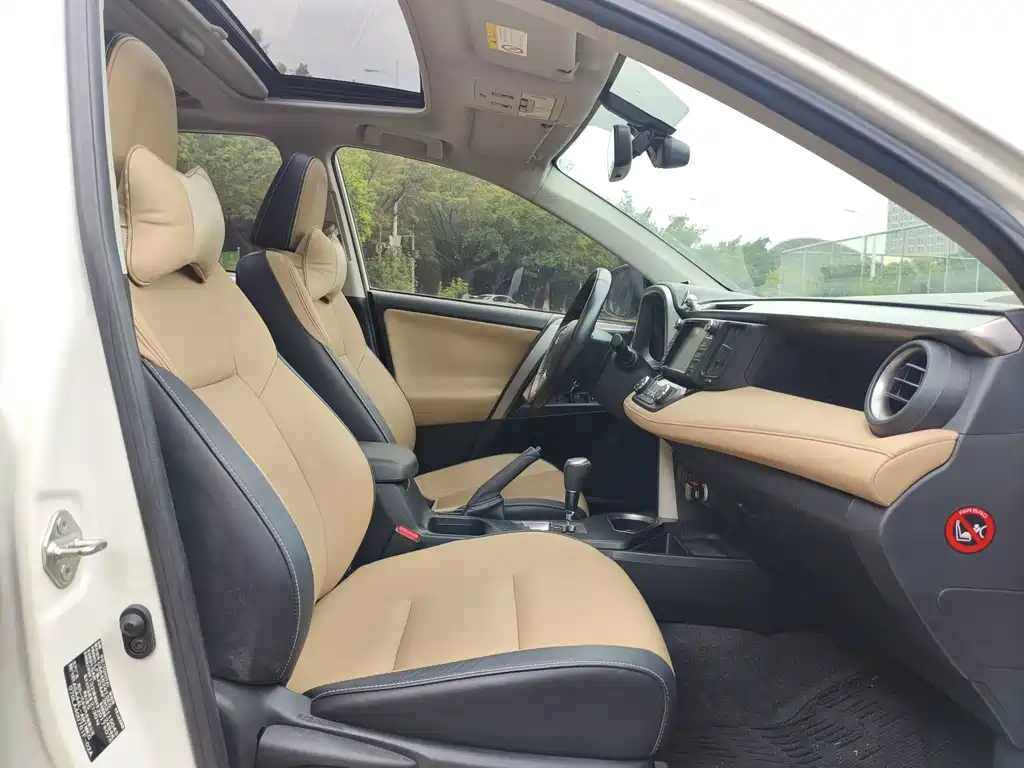 Toyota RAV4 2017 — фото 15