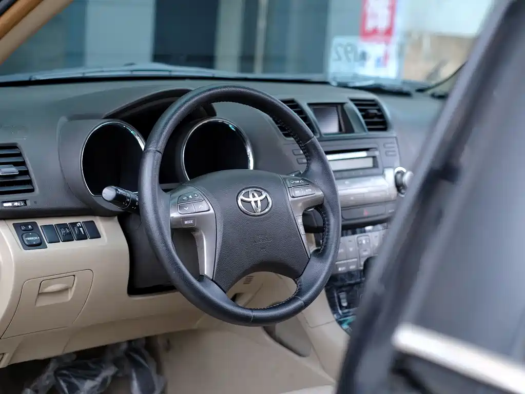 Toyota Highlander 2010 — фото 24