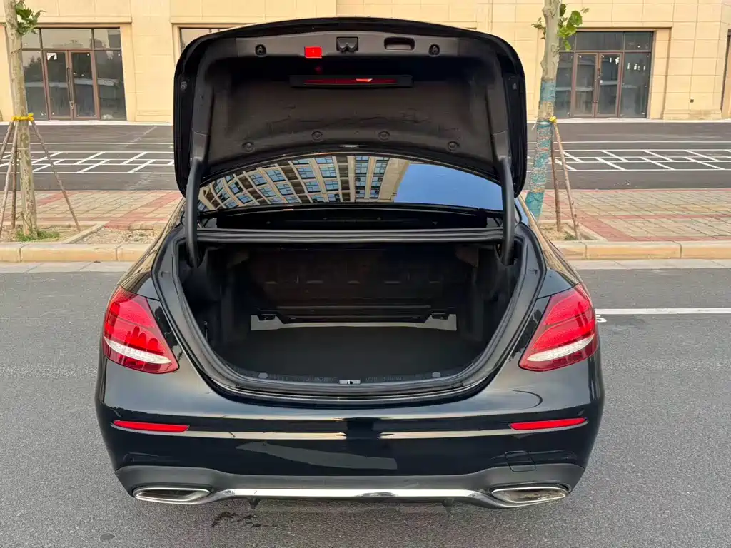 Mercedes-Benz E-Class 2018 — фото 14
