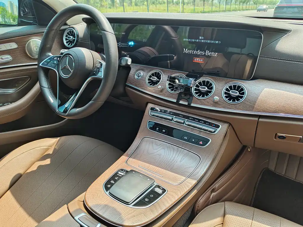 Mercedes-Benz E-Class 2023 — фото 11