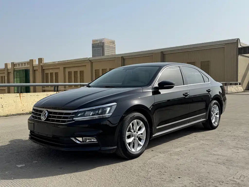 Volkswagen Passat 2018 — фото 1